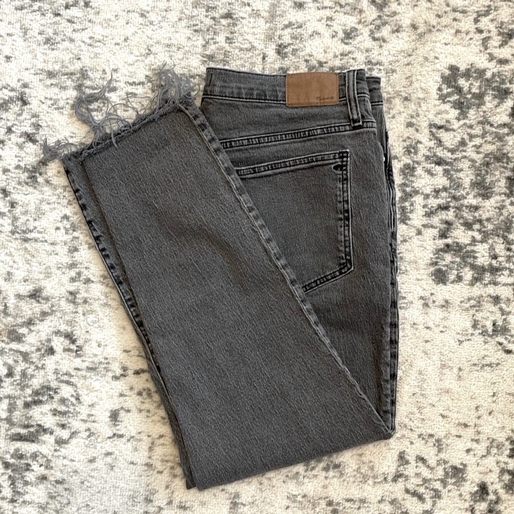 👖 Madewell distressed black The Perfect Vintage Jean size 31